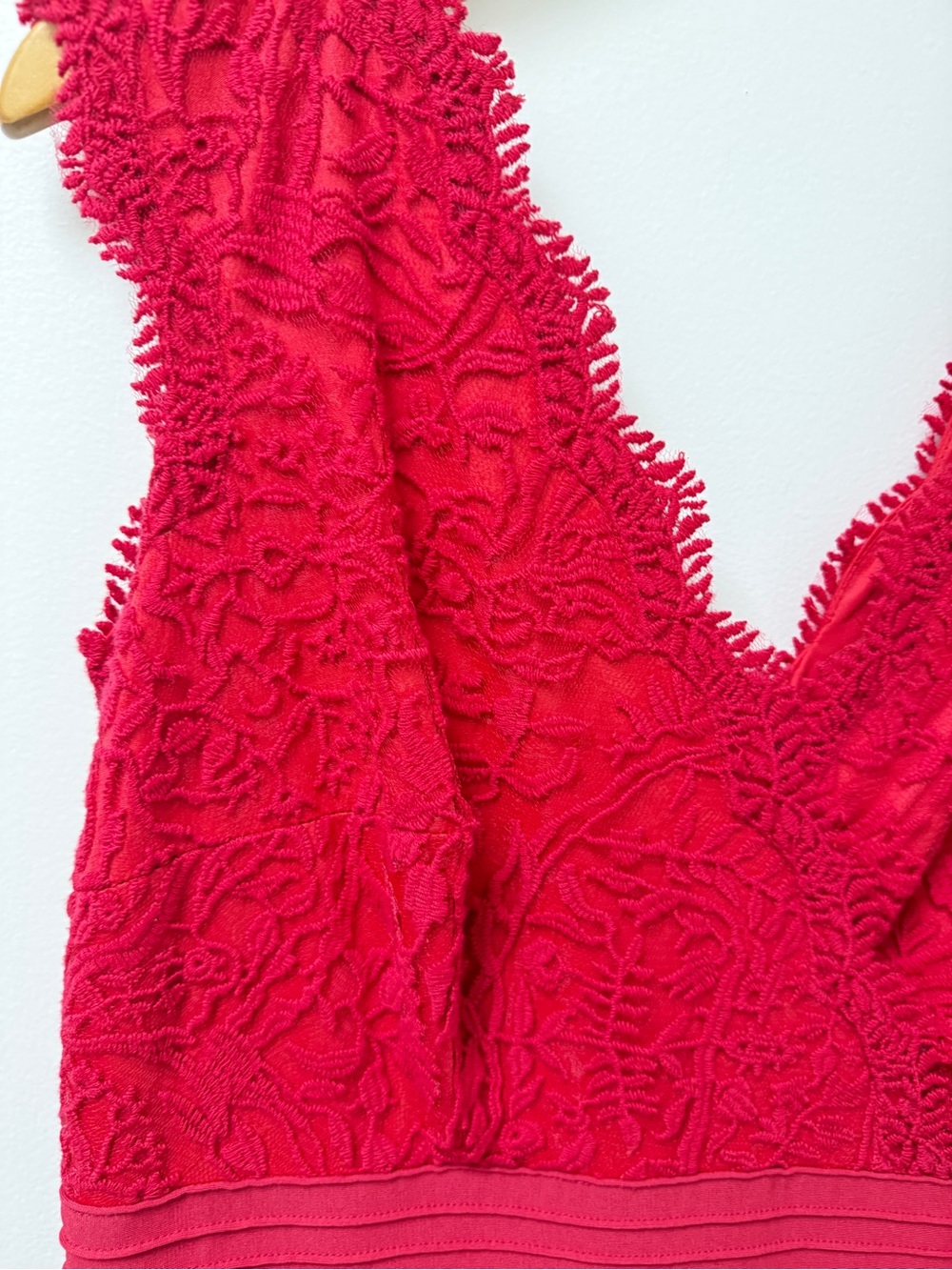 Tadashi Shoji Scalloped V-Neck Lace & Band Maxi Dress in Deep Red - Picture 3 of 4